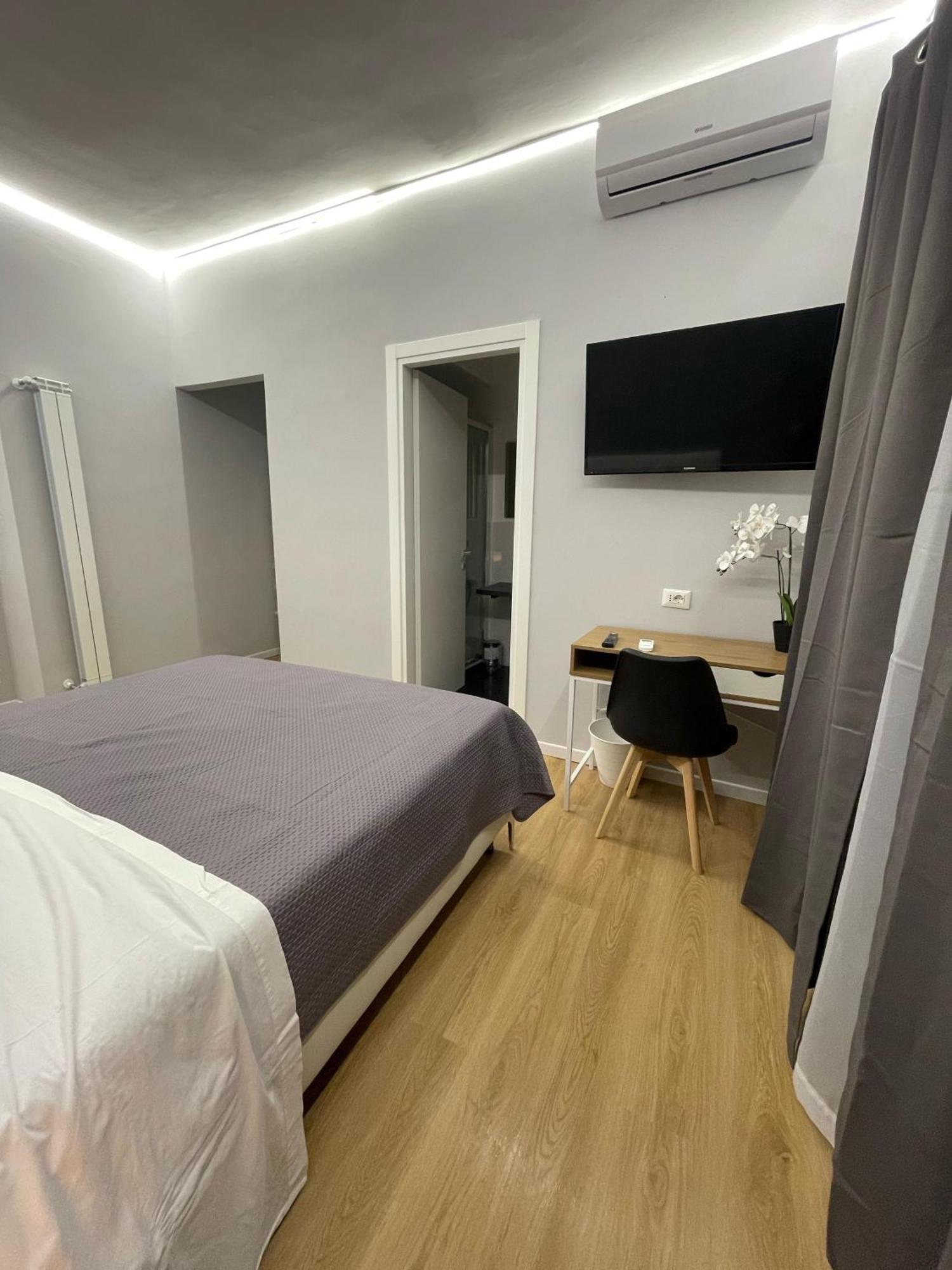 Vomero Suite And Deluxe Room B&B Napoli Exterior photo